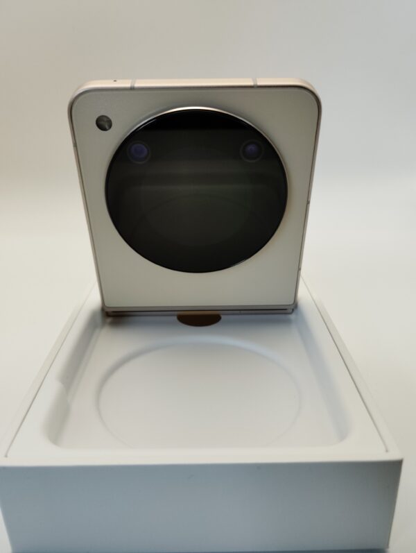 Libero flip,6GB of RAM, 128GB of storage. Unlock